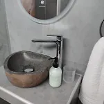 Karanoshouse