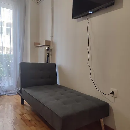Karanoshouse Apartman *