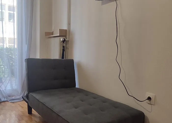 Karanoshouse Apartman *